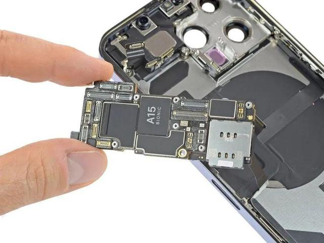 iphone 14 3.png
